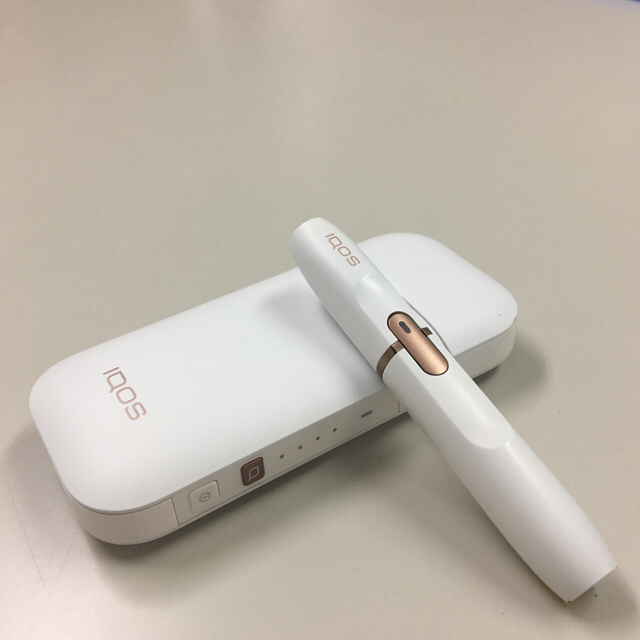 IQOS(アイコス)のアイコス IQOS 2.4plus ホワイト 美品 mtn/out  付属品込み メンズのファッション小物(タバコグッズ)の商品写真