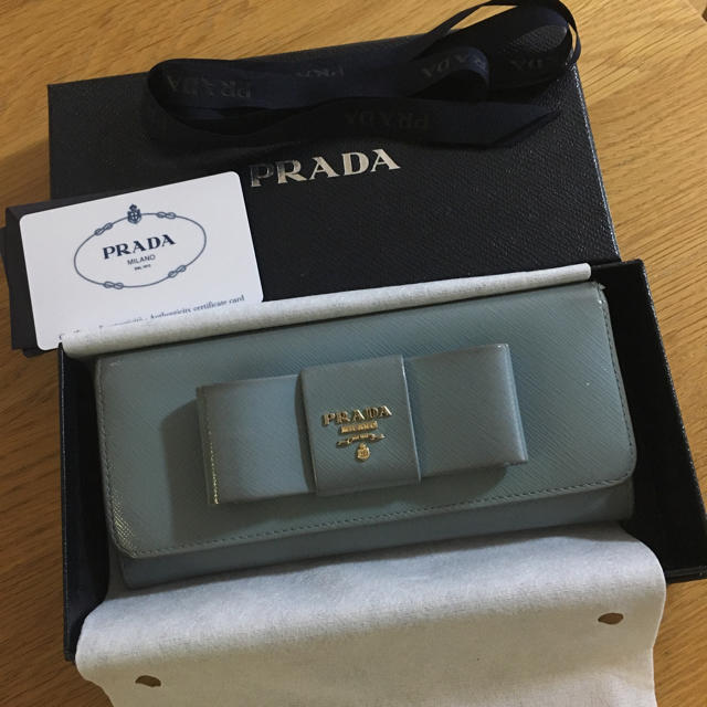 PRADA(プラダ)のプラダ 水色お財布 レディースのファッション小物(財布)の商品写真