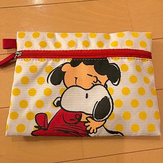 ピーナッツ(PEANUTS)の【新品】スヌーピー ルーシー ポーチ(キャラクターグッズ)