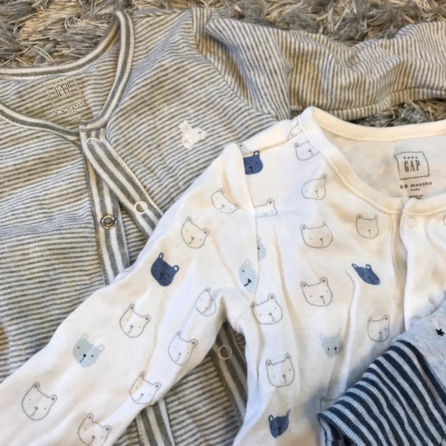 GAP(ギャップ)のGAP baby ロンパース★6〜9month りょりょ様専用 キッズ/ベビー/マタニティのベビー服(~85cm)(ロンパース)の商品写真