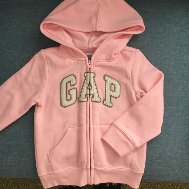 babyGAP(ベビーギャップ)のbaby GAP パーカー95センチ【ほぼ未使用】 キッズ/ベビー/マタニティのキッズ服女の子用(90cm~)(ジャケット/上着)の商品写真