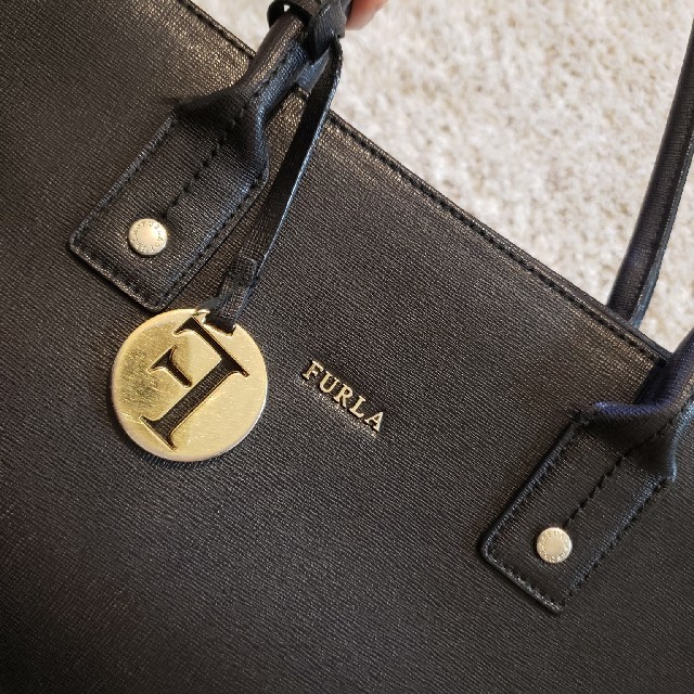 バッグFURLA、ブラック鞄