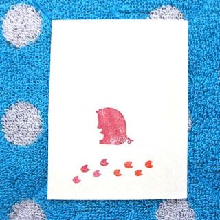 ハンドメイド 消しゴムはんこ おすわりブタさんシルエット 足跡はんこ2ｐセット の通販 By ぶーちゃんのお店 ラクマ