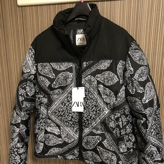 ZARA(ザラ)のZARA ザラ バンダナ柄 パフジャケット メンズのジャケット/アウター(ダウンジャケット)の商品写真