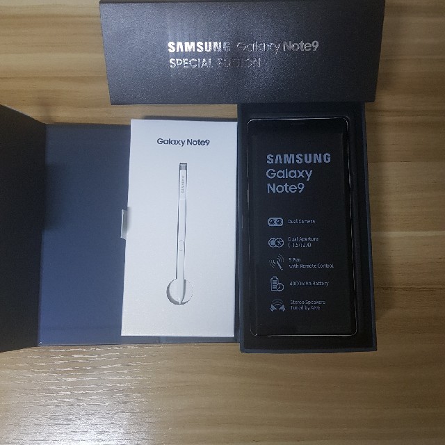 SAMSUNG(サムスン)の新品未使用 note9 galaxy 512gb simfree ホワイト スマホ/家電/カメラのスマートフォン/携帯電話(スマートフォン本体)の商品写真