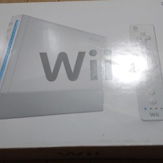 ウィー(Wii)の美品☀️任天堂☀️Wii☀️カラーホワイト☀️ソフト付き(家庭用ゲーム機本体)