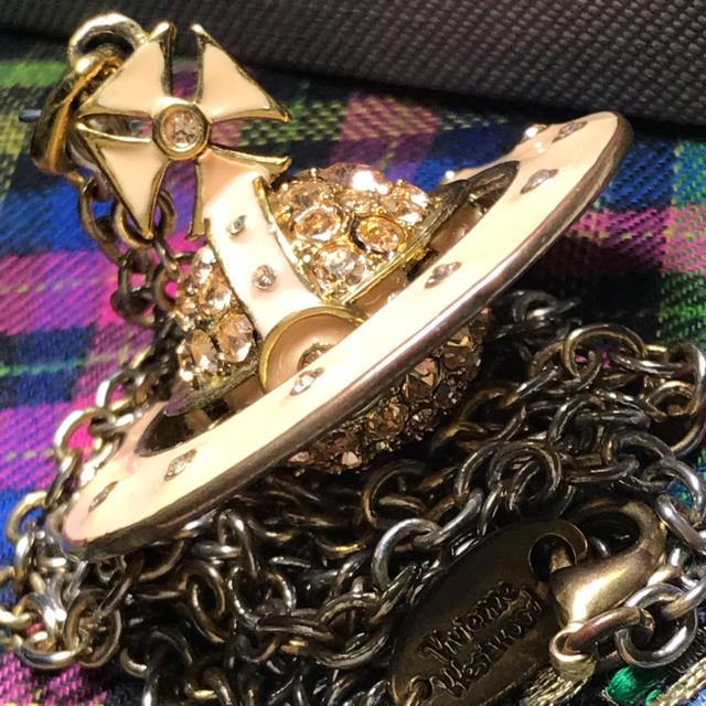 Vivienne Westwood(ヴィヴィアンウエストウッド)のヴィヴィアン サーモンピンク パヴェ ネックレス レディースのアクセサリー(ネックレス)の商品写真