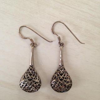 ネネモナ(NENEMONA)のしずく形♥ハートデザイン♥シルバーピアス(ピアス)