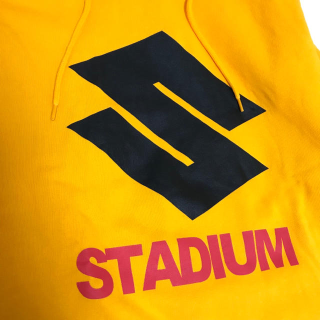 H&M(エイチアンドエム)のH&M STADIUM TOUR スウェットパーカー メンズのトップス(スウェット)の商品写真