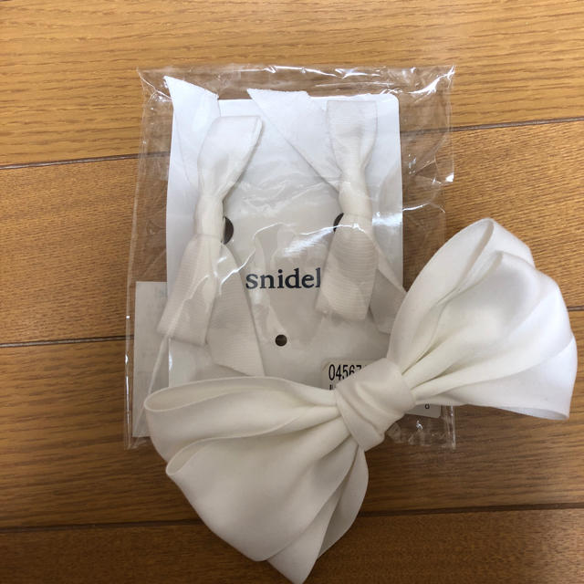 SNIDEL(スナイデル)のsnidel リボンバレッタセット  レディースのヘアアクセサリー(バレッタ/ヘアクリップ)の商品写真