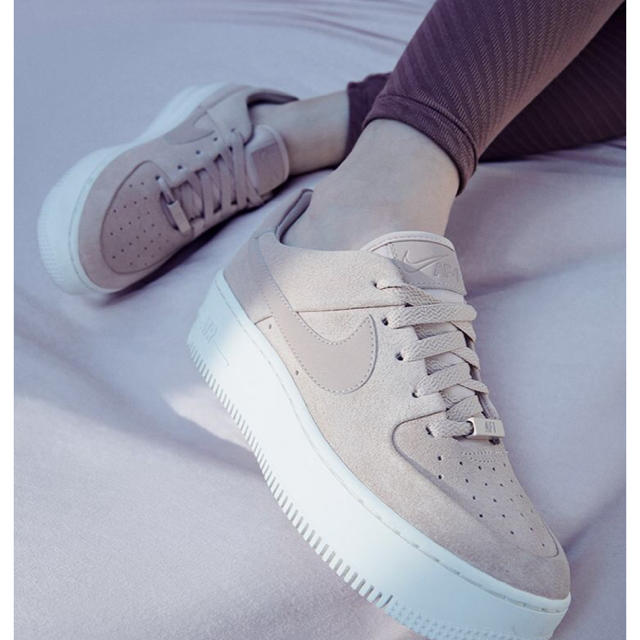 NIKE(ナイキ)の今季新作✨NIKE AF1 セージ ✨厚底ナイキ スニーカー レディースの靴/シューズ(スニーカー)の商品写真