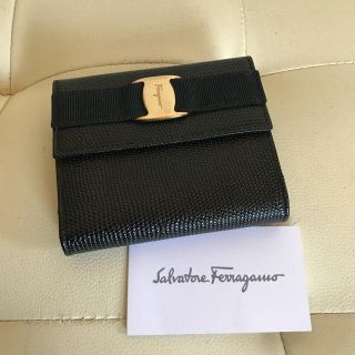 サルヴァトーレフェラガモ(Salvatore Ferragamo)の美品 サルヴァトーレ  フェラガモ ヴァラ レザー 折れ 財布 小銭入れ 黒(財布)