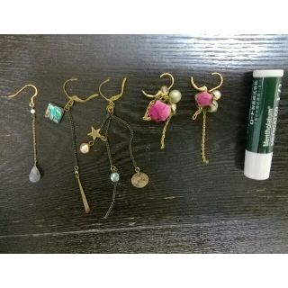 お値下げ再出品　ピアス　アシンメトリー　薔薇(ピアス)