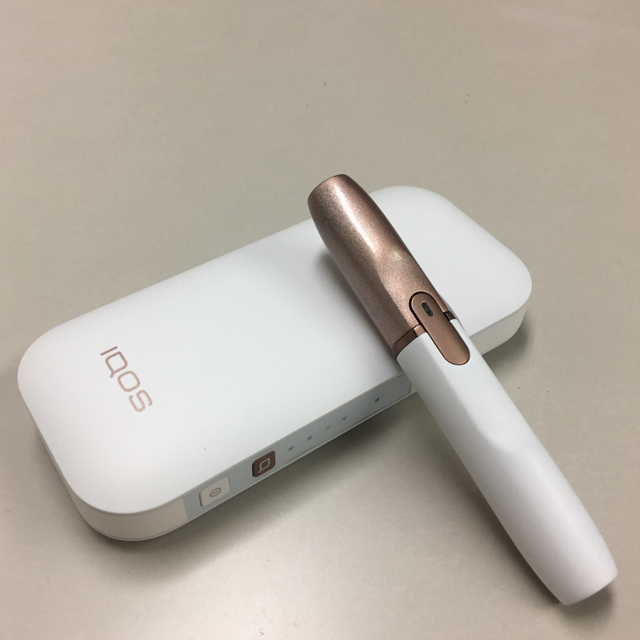 IQOS(アイコス)のアイコス IQOS 2.4plus ホワイト 美品 pnc 星型インジケーター メンズのファッション小物(タバコグッズ)の商品写真