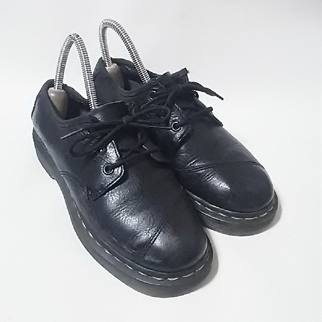 Dr.Martens(ドクターマーチン)の
希少デザイン!ドクターマーチン高級3ホールローファー人気の黒！


 レディースの靴/シューズ(ローファー/革靴)の商品写真