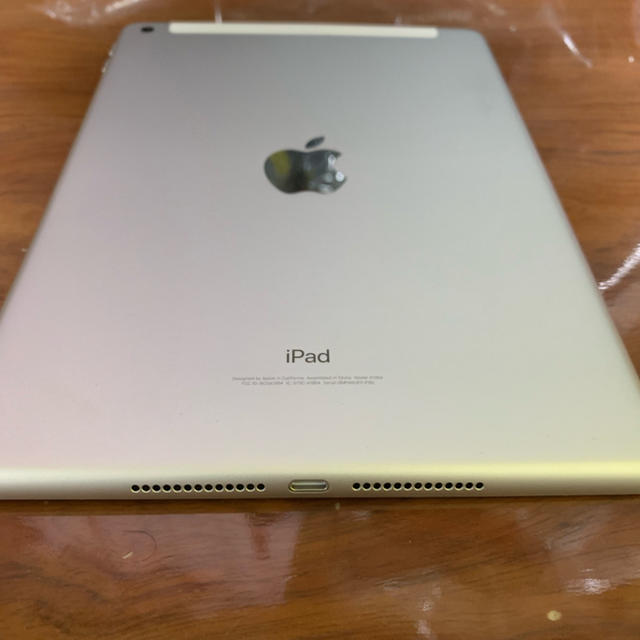 iPad 第6世代 32GB Silver SoftBank 2