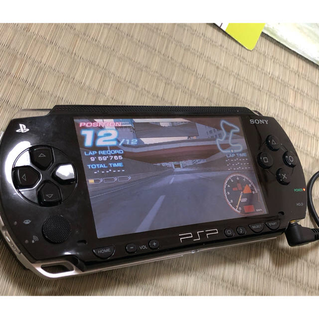 PlayStation Portable(プレイステーションポータブル)のPSP-1000 プレイステーションポータブル + リッジレーサーなどソフト付 エンタメ/ホビーのゲームソフト/ゲーム機本体(携帯用ゲーム機本体)の商品写真