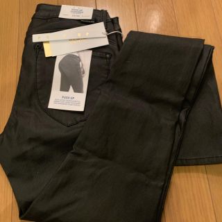 ザラ(ZARA)のZARA フェイクレザー スキニーパンツ(スキニーパンツ)