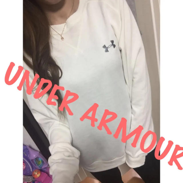 UNDER ARMOUR(アンダーアーマー)のアンダーアーマー♡UNDER ARMOUR♡シンプル♡刺繍ロゴトレーナー♡SM♡ レディースのトップス(トレーナー/スウェット)の商品写真