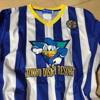 ディズニー(Disney)のドナルドデザインTシャツ（サッカー） Ｌサイズ(Tシャツ/カットソー(半袖/袖なし))