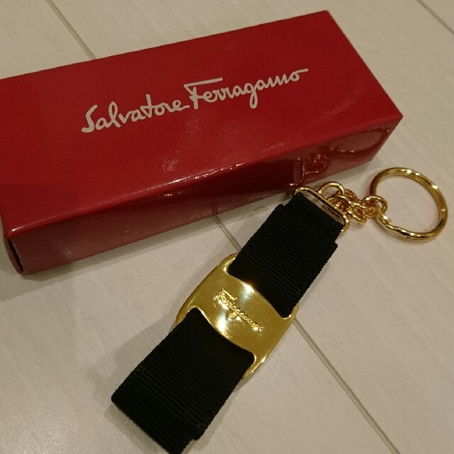 Salvatore Ferragamo(サルヴァトーレフェラガモ)のFerragamo レディースのファッション小物(キーホルダー)の商品写真