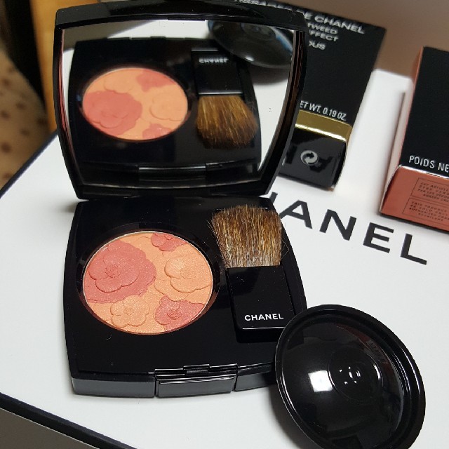 CHANEL(シャネル)のCHANEL ジョルダン ドゥ シャネル ブラッシュ カメリア ペッシュ 未使用 コスメ/美容のベースメイク/化粧品(チーク)の商品写真