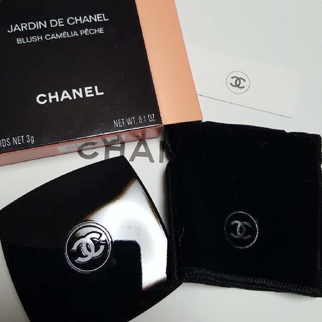 CHANEL(シャネル)のCHANEL ジョルダン ドゥ シャネル ブラッシュ カメリア ペッシュ 未使用 コスメ/美容のベースメイク/化粧品(チーク)の商品写真