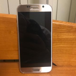 サムスン(SAMSUNG)のGALAXY s6  SC-05G 本体 ゴールド ジャンク 基盤にサビ(スマートフォン本体)