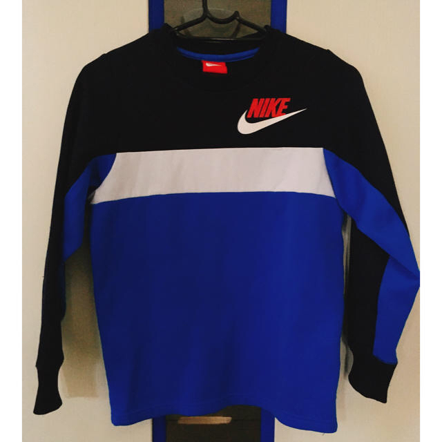 NIKE(ナイキ)のナイキ 長袖 厚手 Ｔシャツ トレーナー 150cm NIKE キッズ/ベビー/マタニティのキッズ服男の子用(90cm~)(Tシャツ/カットソー)の商品写真