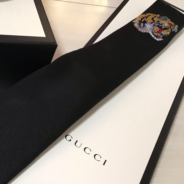 Gucci(グッチ)のGUCCI タイガーネクタイ 確実正規品 メンズのファッション小物(ネクタイ)の商品写真