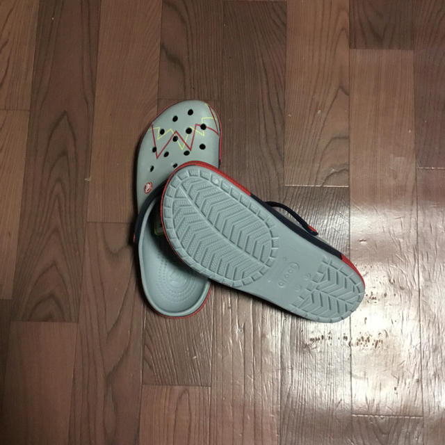 crocs(クロックス)の希少 クロックス 29cm グレー ネイビー クロッグバンド ビーチサンダル メンズの靴/シューズ(サンダル)の商品写真