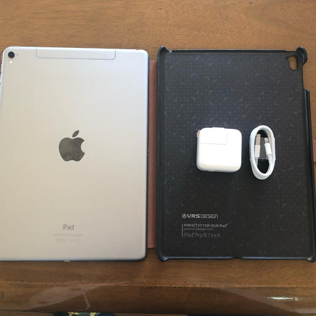 iPad Wi-fi＋cellular 32GB シルバーの通販 by しげさん's shop｜アイパッドならラクマ - iPad Pro 9.7インチ 爆買い得価
