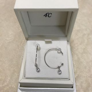 ヨンドシー(4℃)のK10ホワイトゴールドピアス(ピアス)