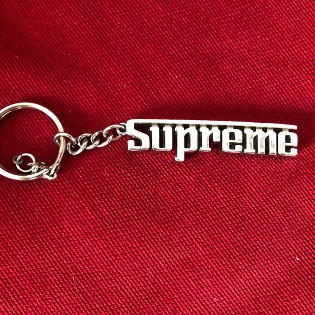 Supreme(シュプリーム)のSupreme Grand Prix Keychain 　シュプリーム　キー メンズのファッション小物(キーホルダー)の商品写真