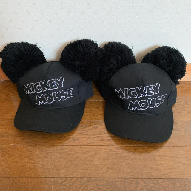 Disney(ディズニー)のディズニー ミッキー ポンポンキャップ 黒 ２個セット【新品・未使用】 レディースの帽子(キャップ)の商品写真