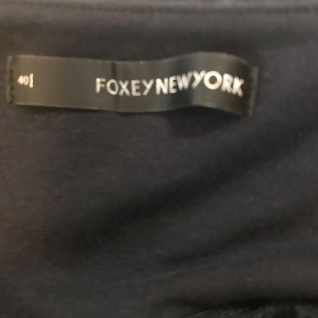 FOXEY(フォクシー)のフォクシーニューヨーク ロゴ刺繍入り ノースリーブチュニック マリン ネイビー レディースのトップス(カットソー(半袖/袖なし))の商品写真