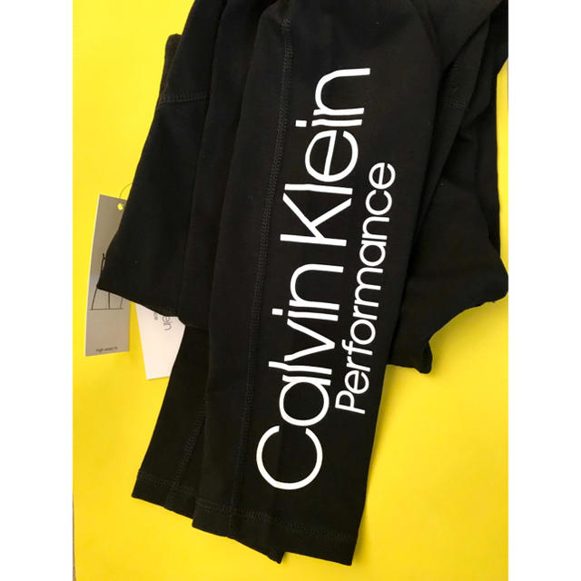 Calvin Klein(カルバンクライン)の【新品レア】Calvin Klein Performance 白ロゴ 61 レディースのレッグウェア(レギンス/スパッツ)の商品写真