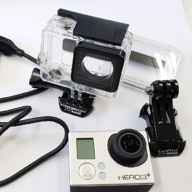 GoPro(ゴープロ)のGOPRO HERO3+ バッテリー３個　防水ハウジング スマホ/家電/カメラのカメラ(ビデオカメラ)の商品写真