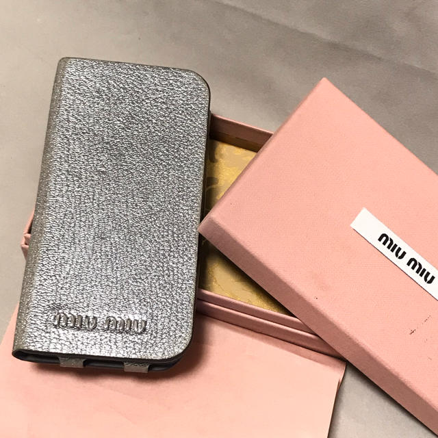 miumiu - みぃ様専用 ミュウミュウ  iPhone7/8 ケース 手帳型 シルバーの通販 by Recicle☆まーゆ｜ミュウミュウならラクマ