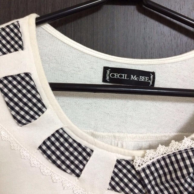 CECIL McBEE(セシルマクビー)のギンガムチェックリボントップス レディースのトップス(Tシャツ(長袖/七分))の商品写真