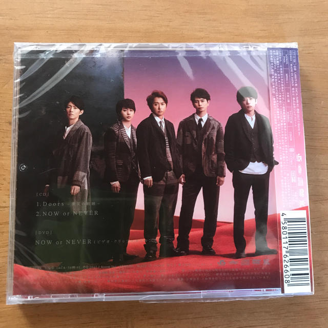 嵐(アラシ)のARASHI  Doors-勇気の軌跡-   初回限定盤２（CD+DVD) エンタメ/ホビーのDVD/ブルーレイ(ミュージック)の商品写真