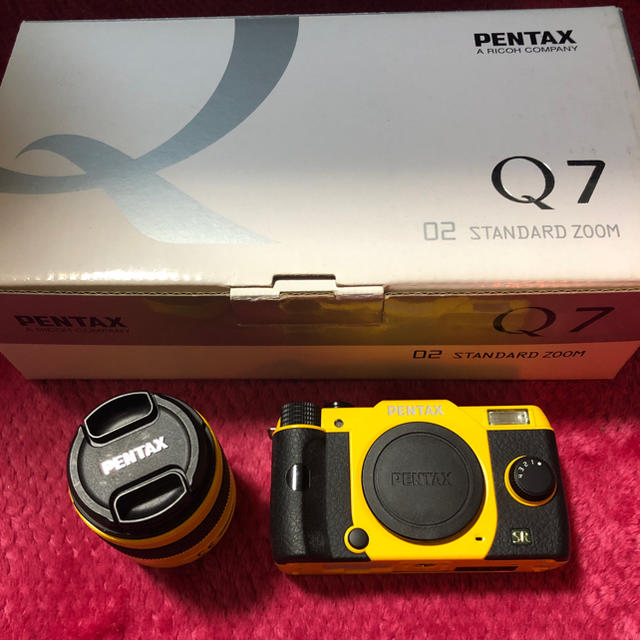 PENTAX(ペンタックス)のペンタックス Q7 イエロー スマホ/家電/カメラのカメラ(デジタル一眼)の商品写真