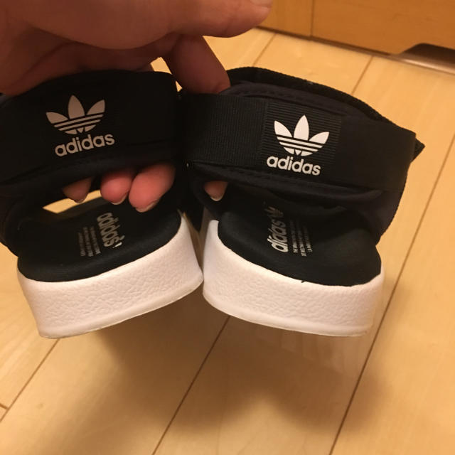 adidas(アディダス)の【今月末削除】adidas アディレッタ 24.5cm レディースの靴/シューズ(サンダル)の商品写真