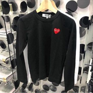 コムデギャルソン(COMME des GARCONS)の【直営店購入】メンズXL 黒地/赤ハート プレイコムデギャルソン 長袖Tシャツ(Tシャツ/カットソー(七分/長袖))