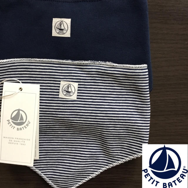 PETIT BATEAU(プチバトー)の【新品】プチバトー 三角スタイ2点セット キッズ/ベビー/マタニティのこども用ファッション小物(ベビースタイ/よだれかけ)の商品写真