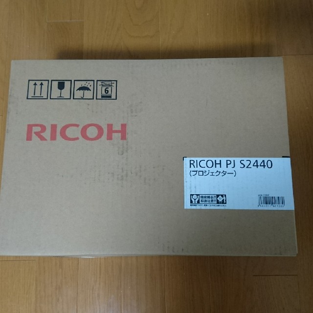 RICOH(リコー)のRICOH PJ S2440 プロジェクター スマホ/家電/カメラのテレビ/映像機器(プロジェクター)の商品写真