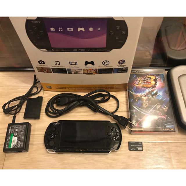 PlayStation Portable(プレイステーションポータブル)のPSP 3000 極美品  エンタメ/ホビーのゲームソフト/ゲーム機本体(携帯用ゲーム機本体)の商品写真