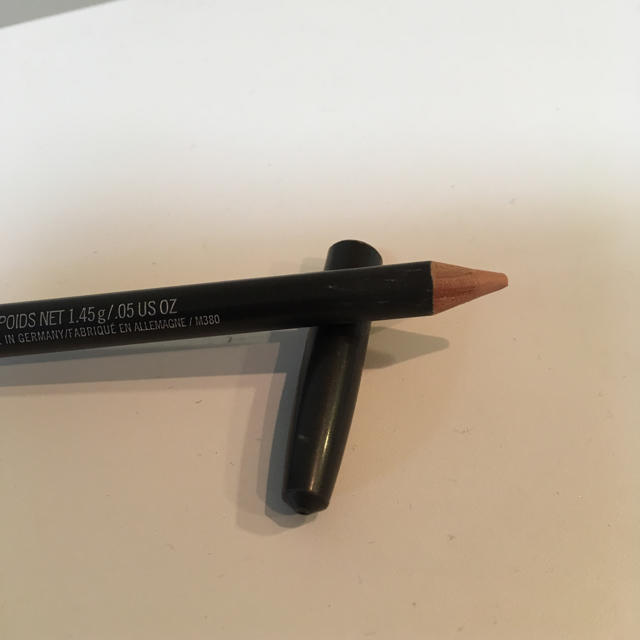 MAC(マック)のMAC リップペンシル ネイキッドライナー コスメ/美容のベースメイク/化粧品(リップライナー)の商品写真