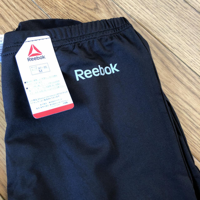 Reebok(リーボック)の新品 リーボック  M セット 黒 ブラ レギンス ランニング ヨガ  スポーツ/アウトドアのトレーニング/エクササイズ(ヨガ)の商品写真