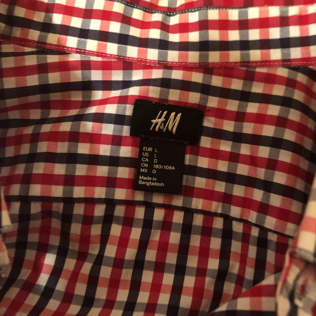 H&M(エイチアンドエム)のH&M メンズチェックシャツ  赤 黒 メンズのトップス(シャツ)の商品写真
